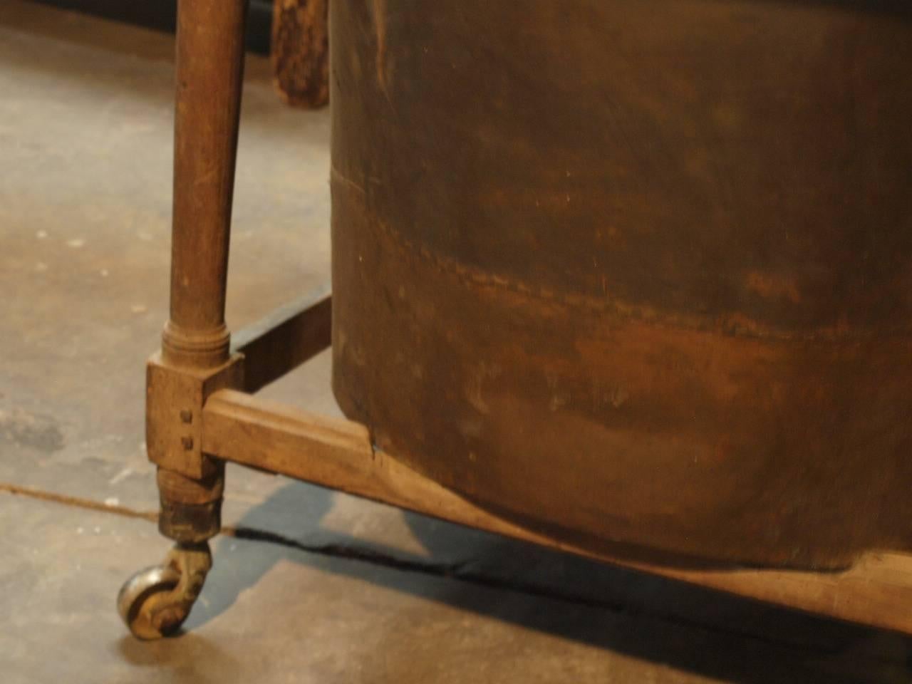French Early 19th Century Copper Bathtub in Rolling Walnut Frame 5
