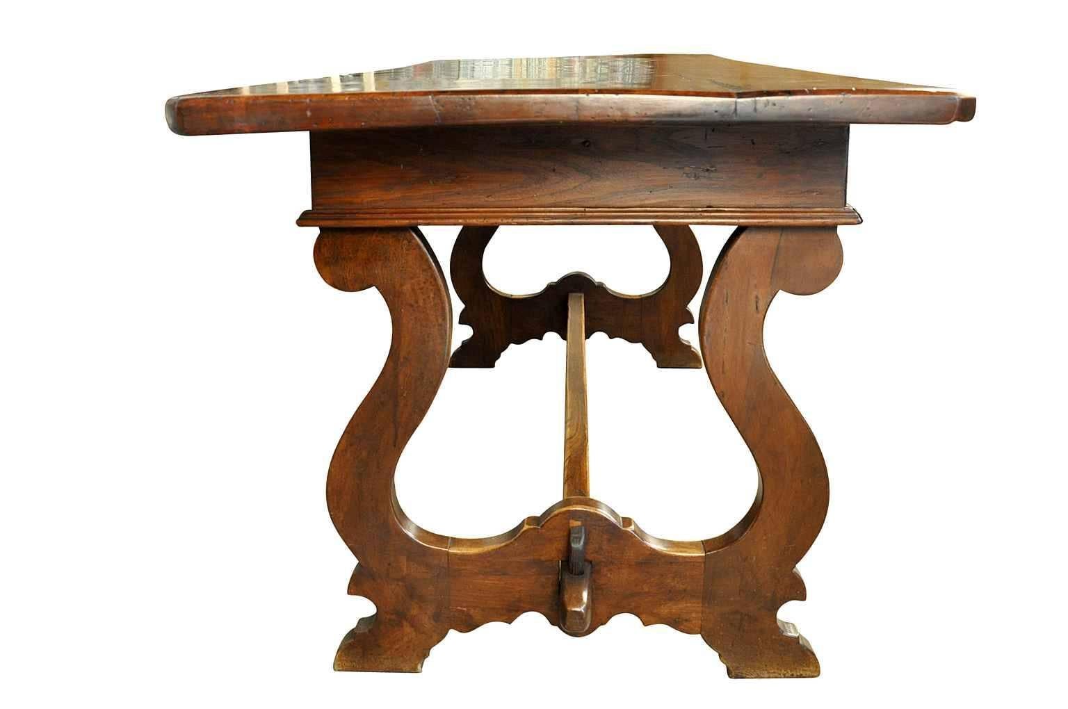Italian 19th Century Desk, Writing Table in Walnut 1