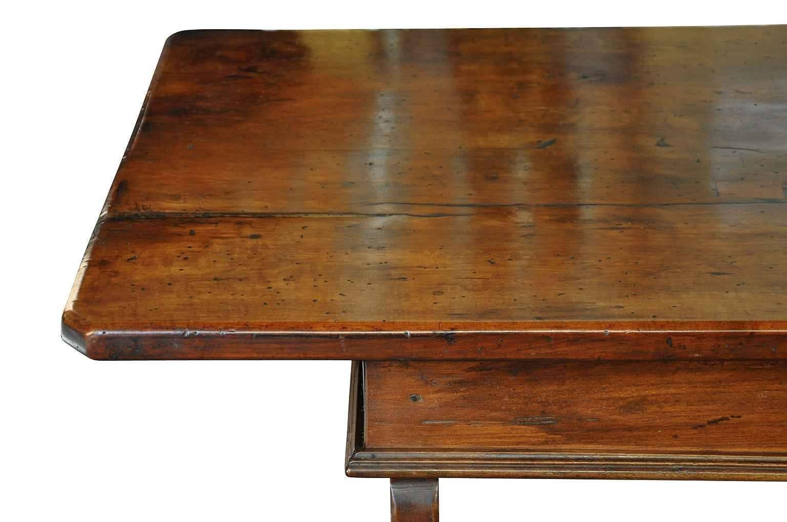 Italian 19th Century Desk, Writing Table in Walnut 2