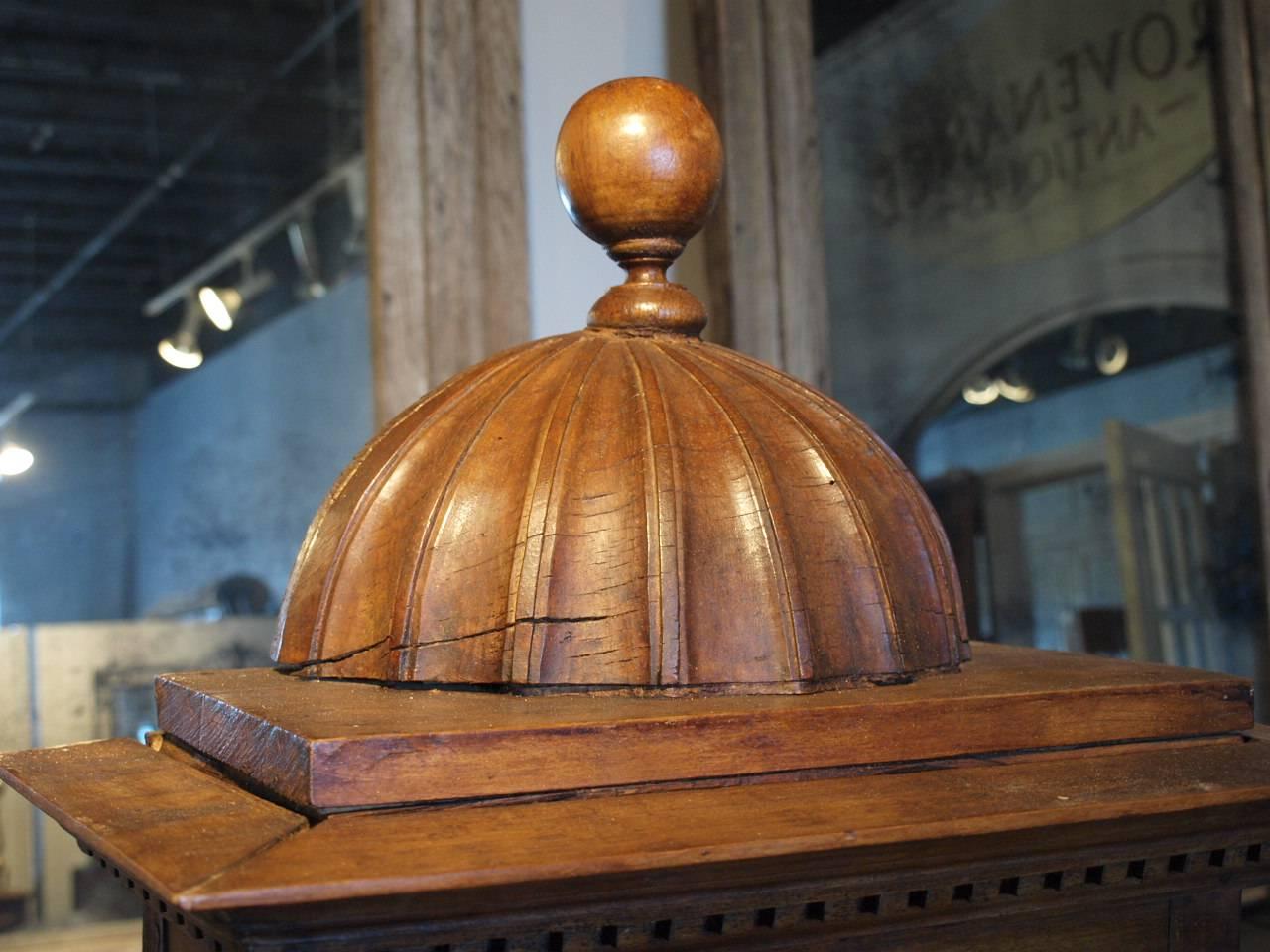 18th Century French Niche - Tabernacle in Walnut In Good Condition For Sale In Atlanta, GA