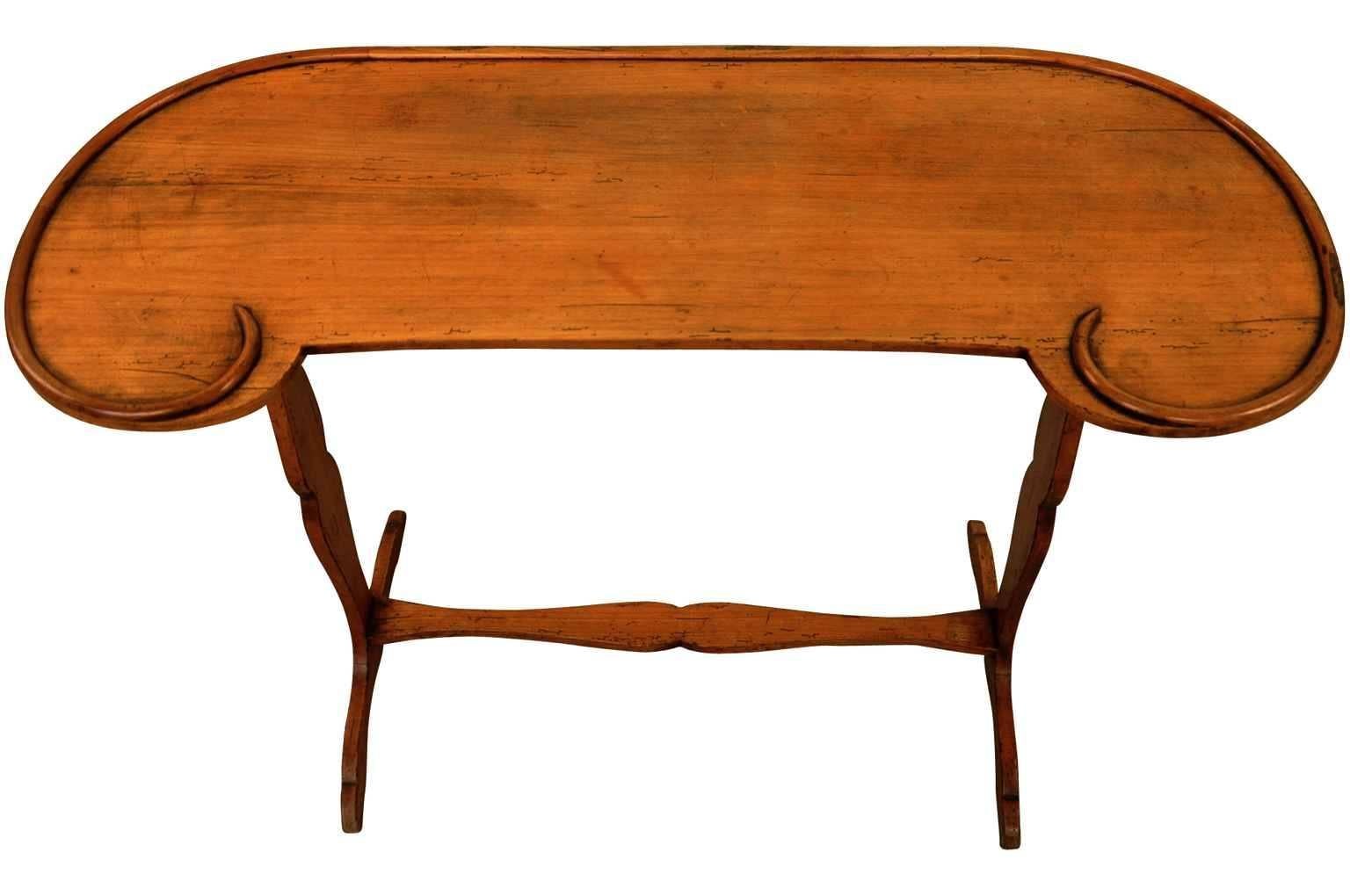 French 19th Century Kideny Shaped Writing Table In Good Condition In Round Top, TX