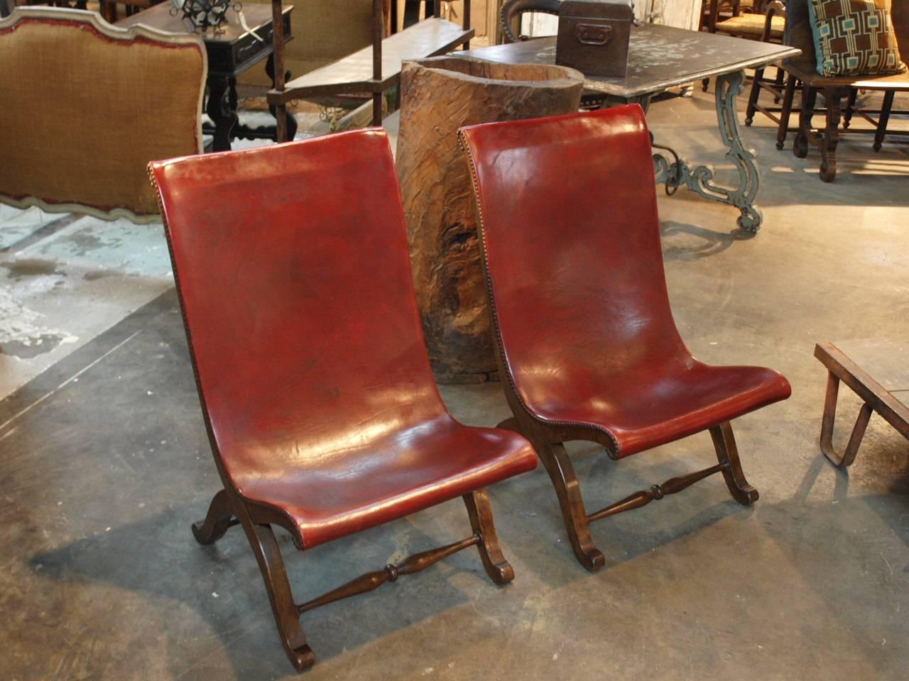 Pair of Spanish Low Sling Back Slipper Chairs in Leather In Excellent Condition In Round Top, TX
