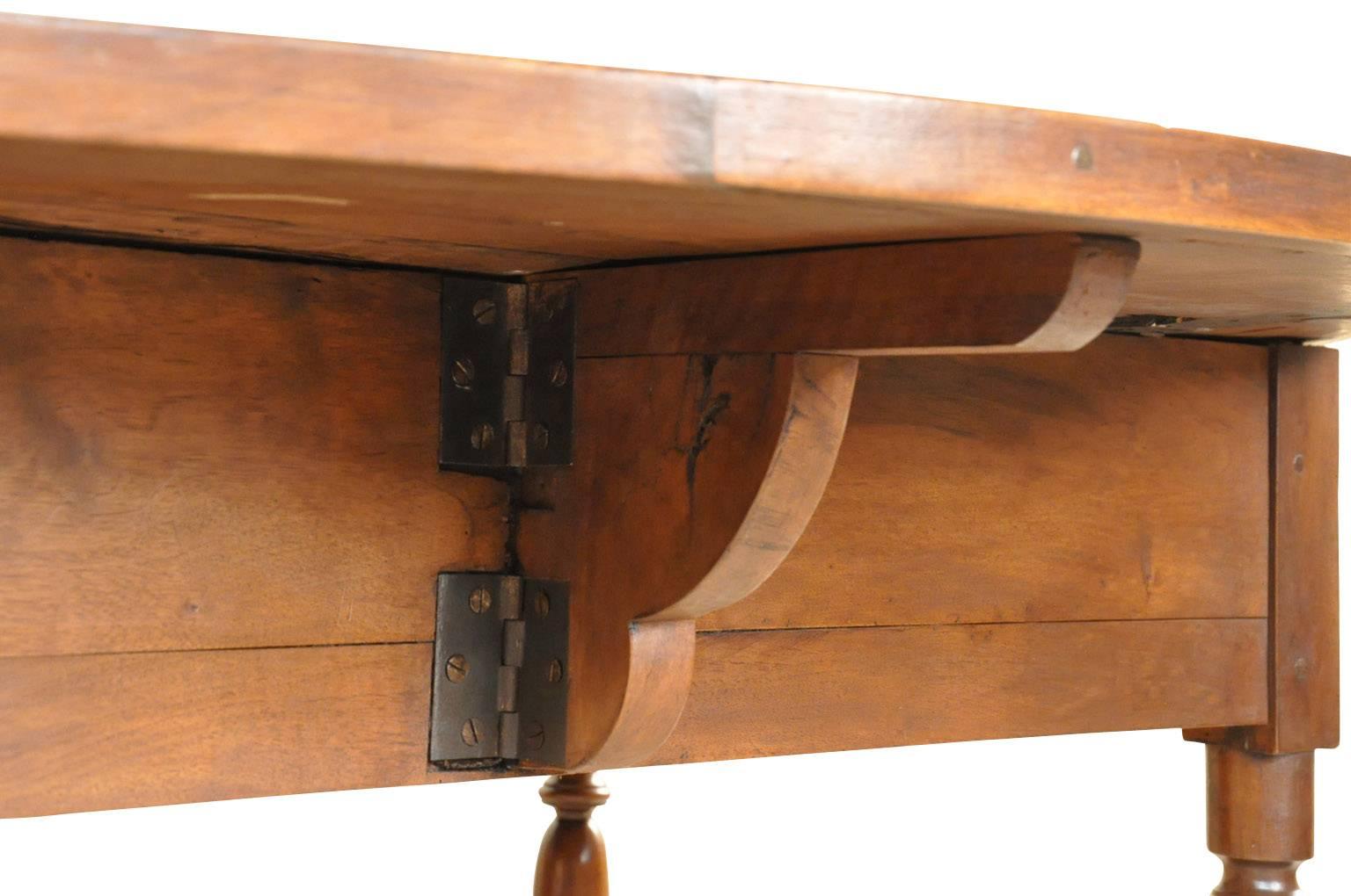 18th Century French Oval Drop-Leaf Table  For Sale 1