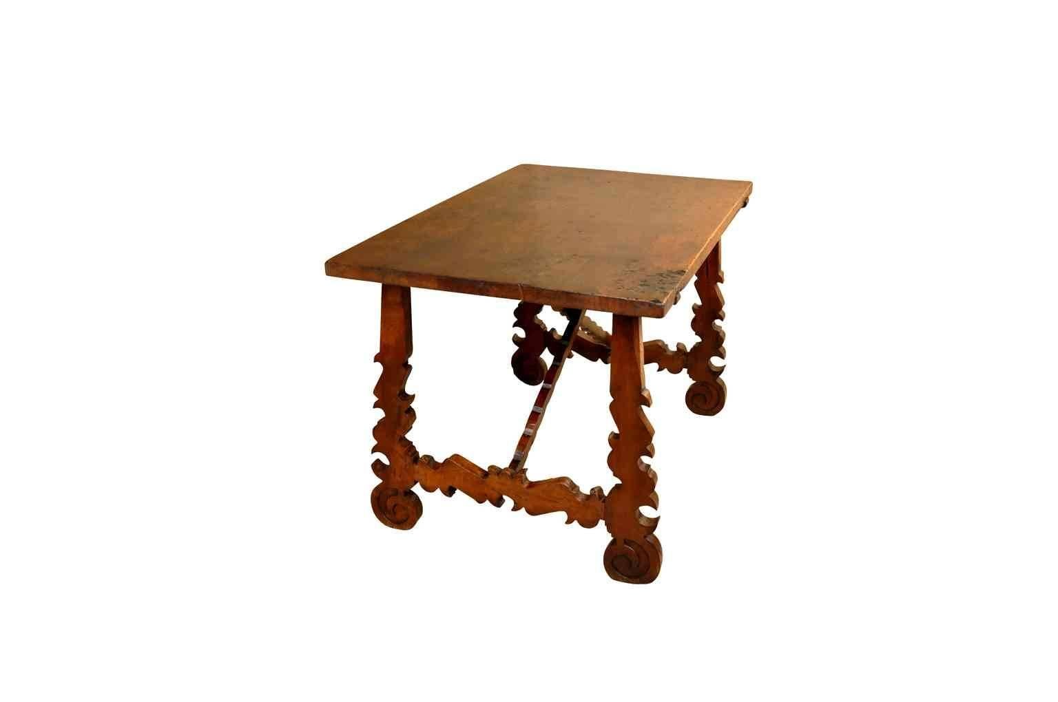 Walnut Exceptional Catalan Late 17th Century Side Table For Sale