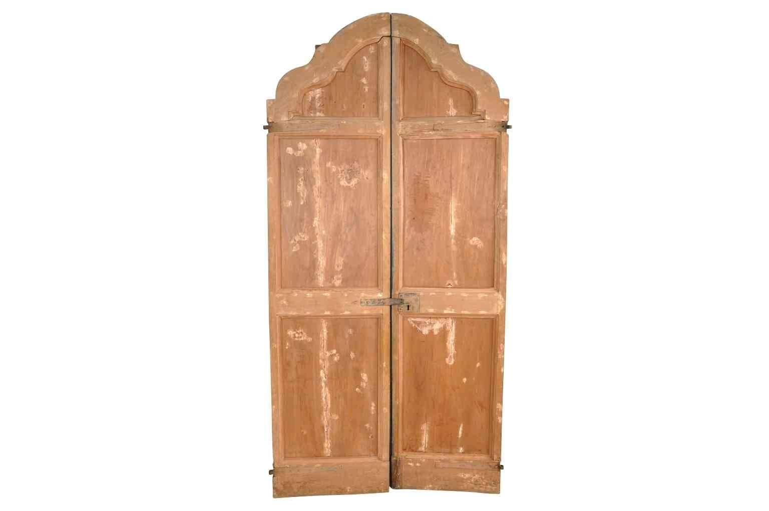 Sensational Pair of 18th Century Italian Doors In Excellent Condition In Atlanta, GA