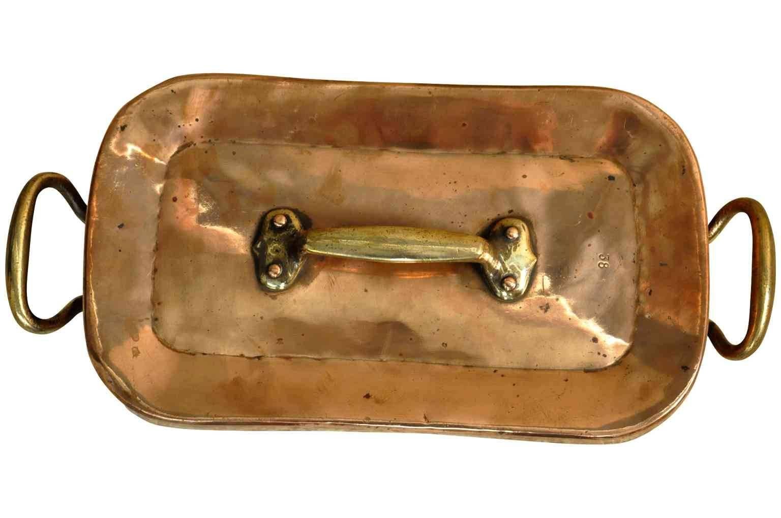 French 18th Century Lidded Copper Pot Cookware In Excellent Condition In Round Top, TX