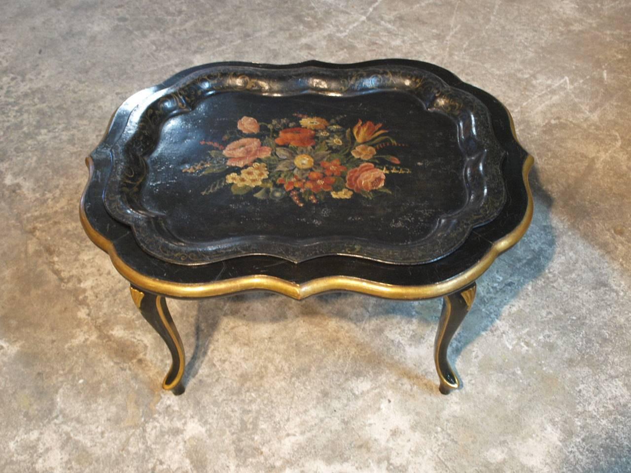 A very charming early 20th century chinoiserie coffee table from Spain. Beautifully constructed in lacquered wood and gold gilt. The tole tray is removable. The tole tray (possibly earlier) is hand-painted with a lovely floral arrangement.