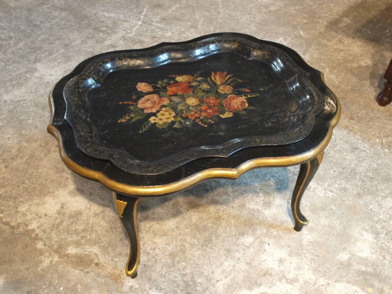 Spanish Charming Early 20th Century Chinoiserie Coffee Table For Sale