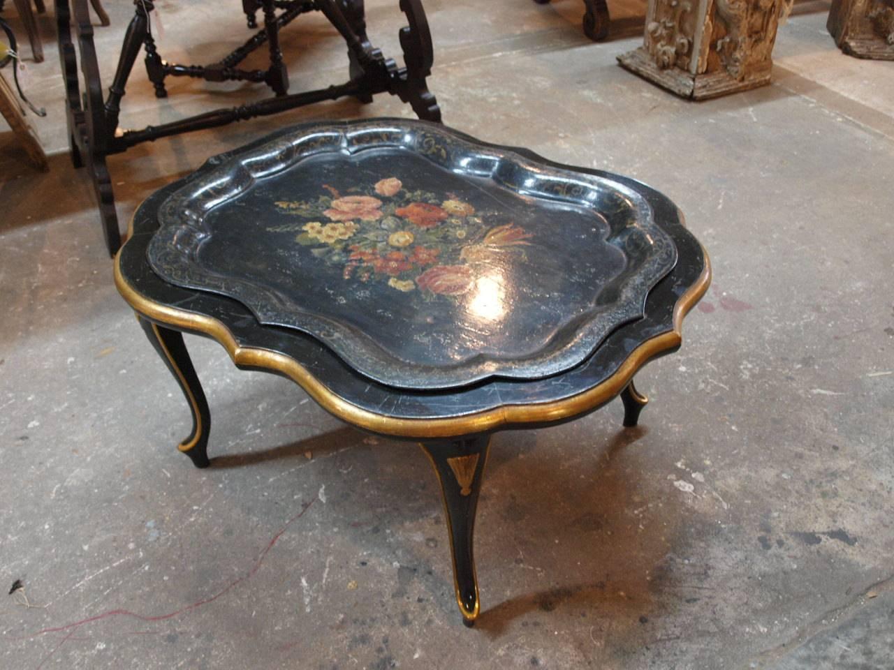 Charming Early 20th Century Chinoiserie Coffee Table For Sale 4