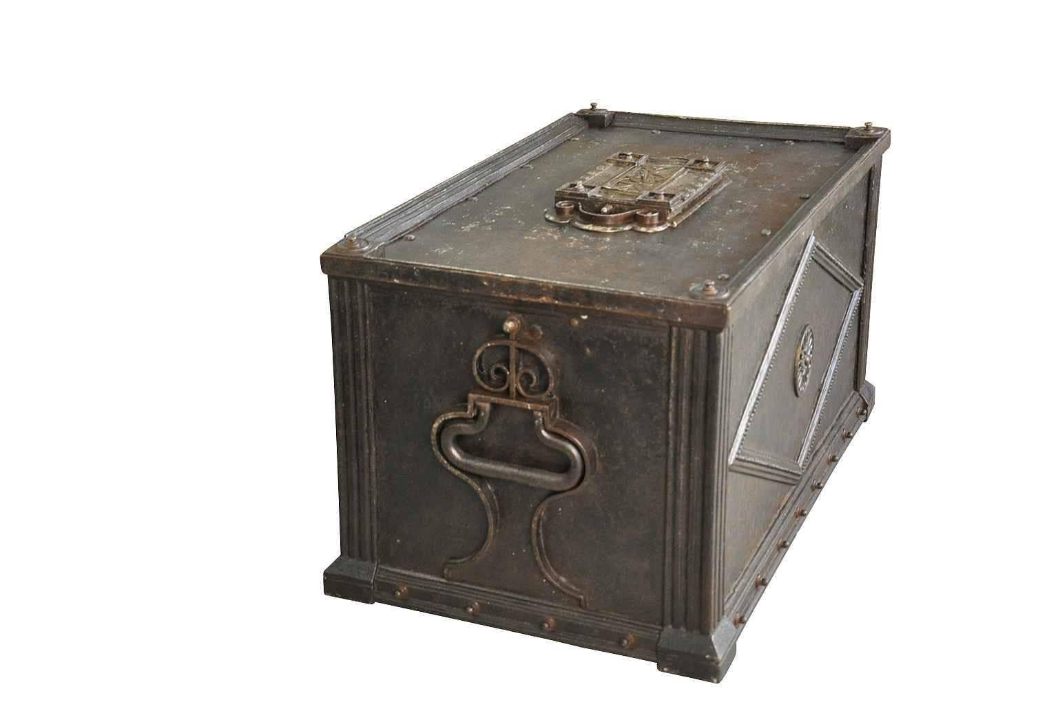 Exceptional Early 18th Century Italian Coffre or Strong Trunk In Excellent Condition In Atlanta, GA