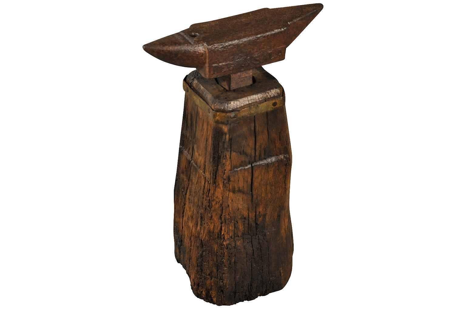 19th Century Enclume, Anvil on Its Wooden Base In Excellent Condition In Atlanta, GA