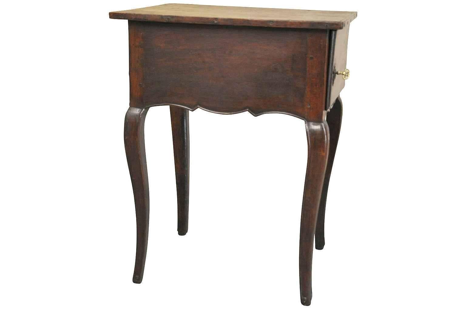 French 18th Century Louis XV Style Side Table In Excellent Condition In Atlanta, GA