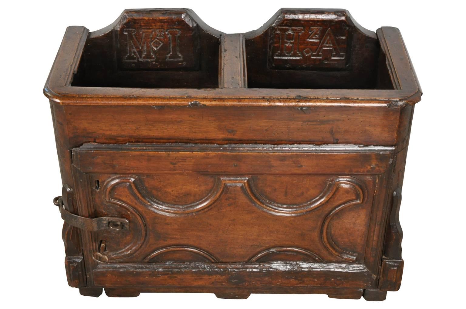Italian 17th Century Primitive Collection Box In Good Condition For Sale In Atlanta, GA