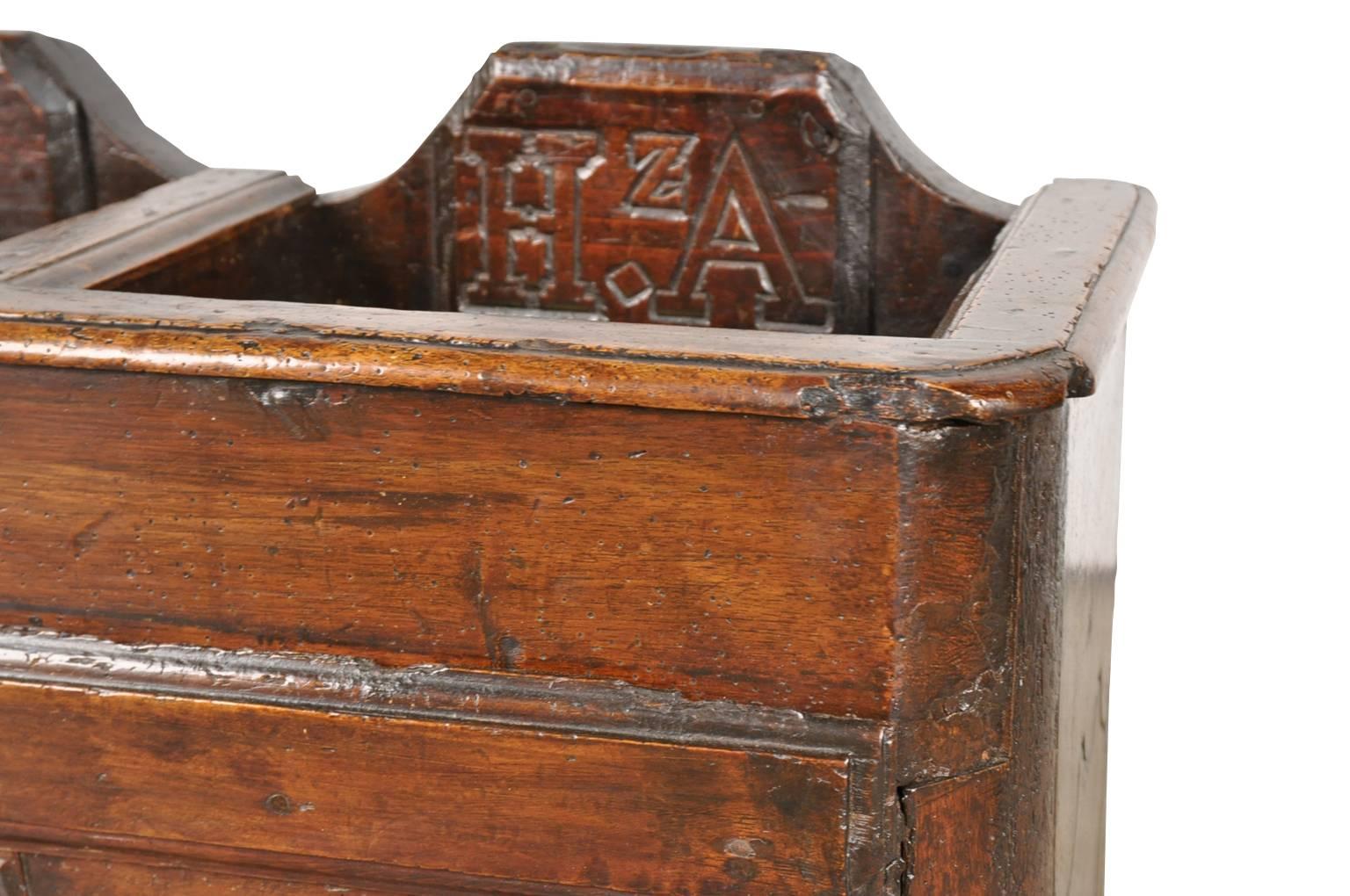Boîte de collection primitive italienne du XVIIe siècle en vente 3