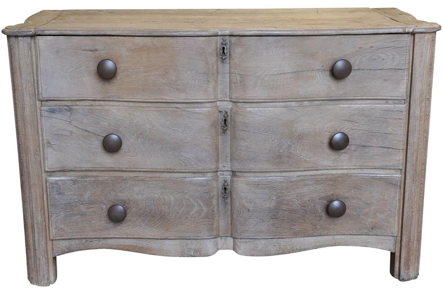 A stunning late 17th century French Louis XIV commode in washed or bleached oak. Beautifully constructed with arbalette form. A wonderful chest of drawers for any living area or bedroom.