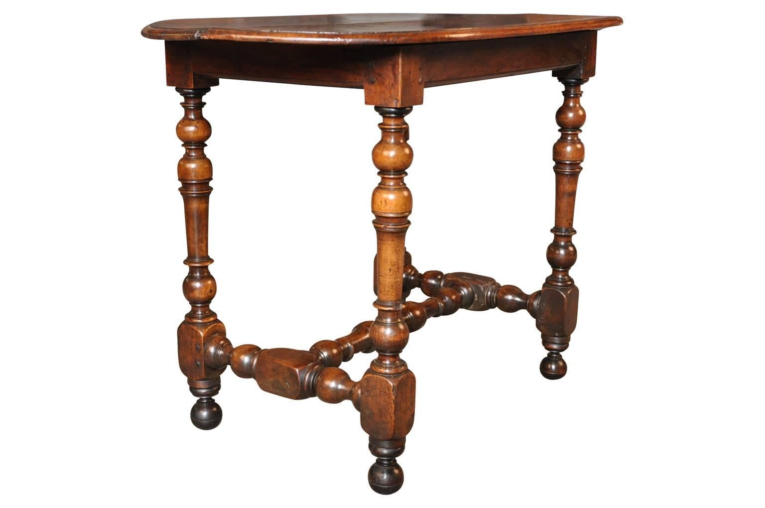 Italian 18th Century Louis XIII Style End Table In Excellent Condition In Atlanta, GA