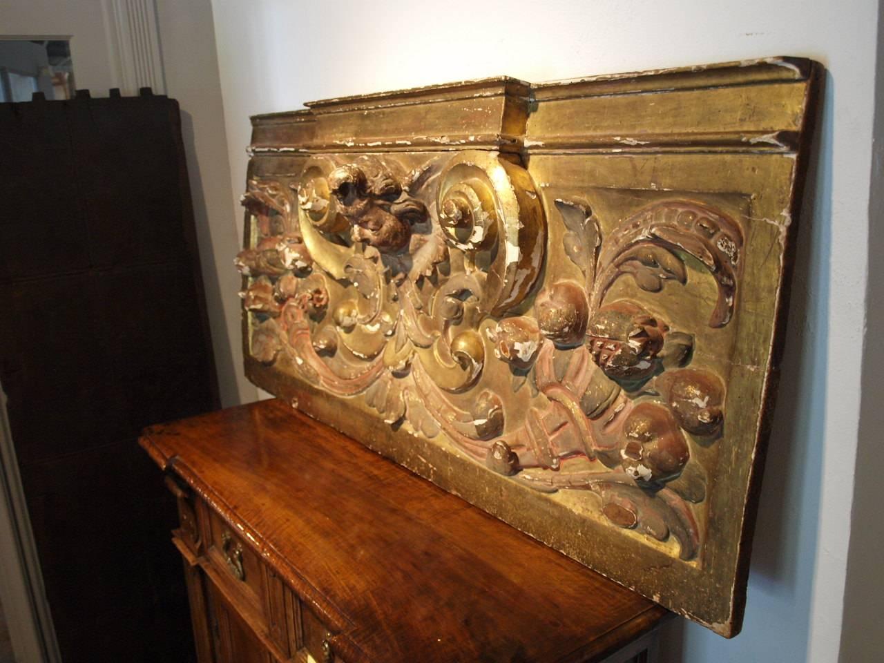 Dorato Frammento di boiserie dorata italiana del XVIII secolo in vendita