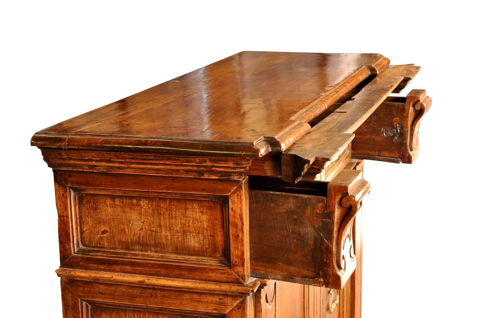 Late 18th Century Italian Credenza in Walnut 2