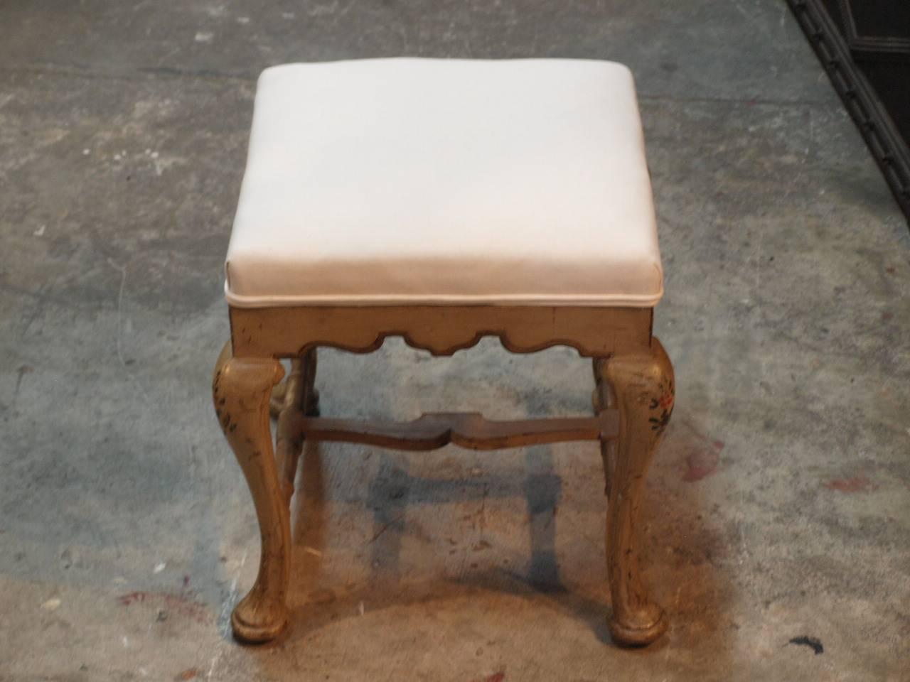 Italian Stool in Painted Wood In Excellent Condition In Atlanta, GA
