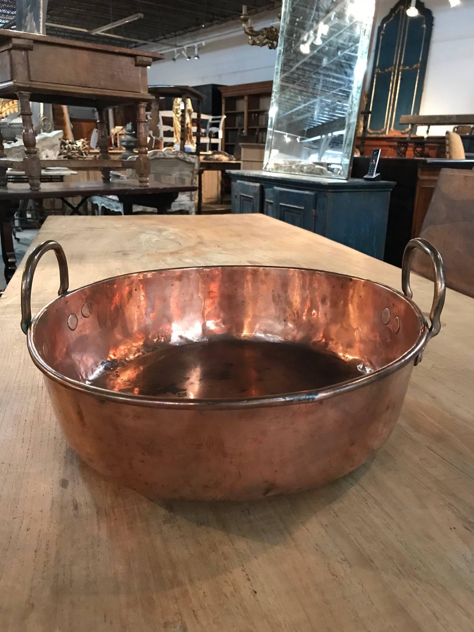A charming French 18th century copper pan, copper ware with handles. A perfect accessory for the kitchen.