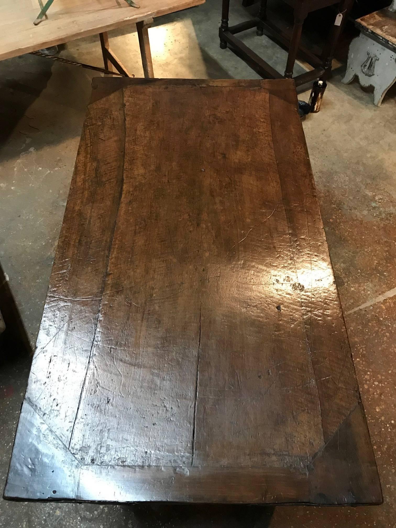 17th Century Spanish Writing Table In Good Condition In Round Top, TX