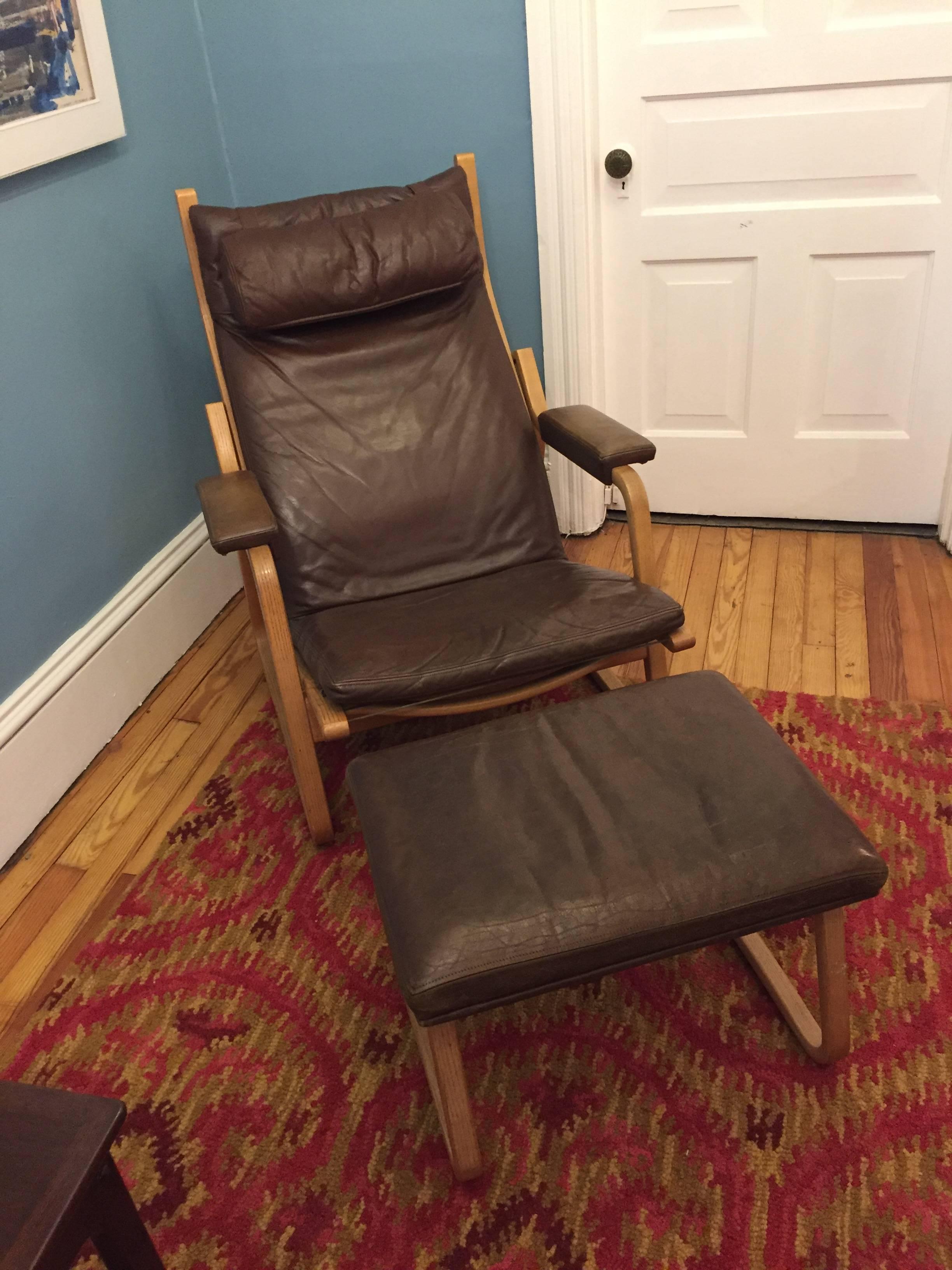 Ditte & Adrian Heath Two Position Leather Lounge Chair with Ottoman In Good Condition In Bryn Mawr, PA
