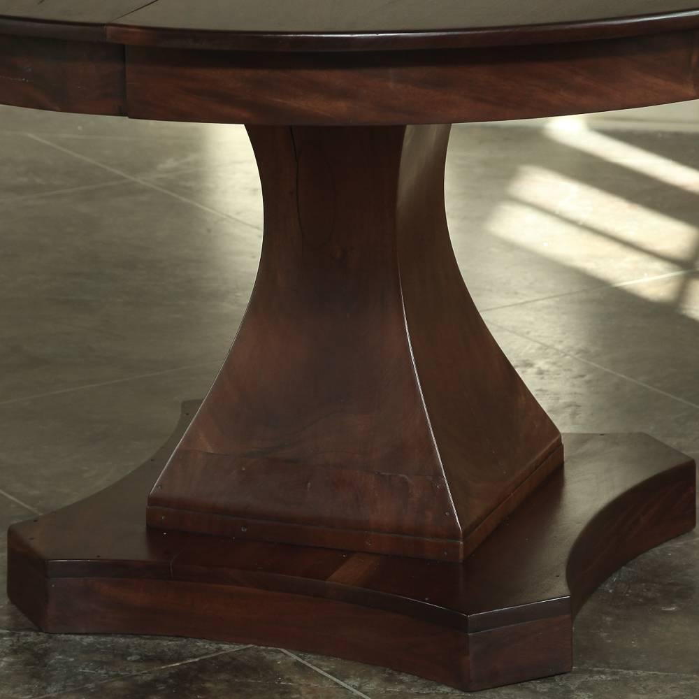 19th Century Mahogany Round Louis Philipe Pedestal Dining Table with Leaf In Excellent Condition In Dallas, TX