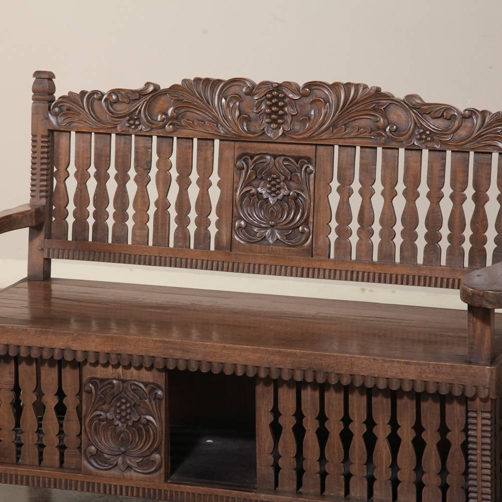19th Century Country French Hall Bench In Excellent Condition In Dallas, TX