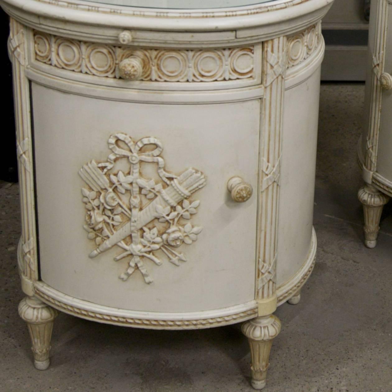 Pair of French Round Painted Louis XVI Nightstands 3