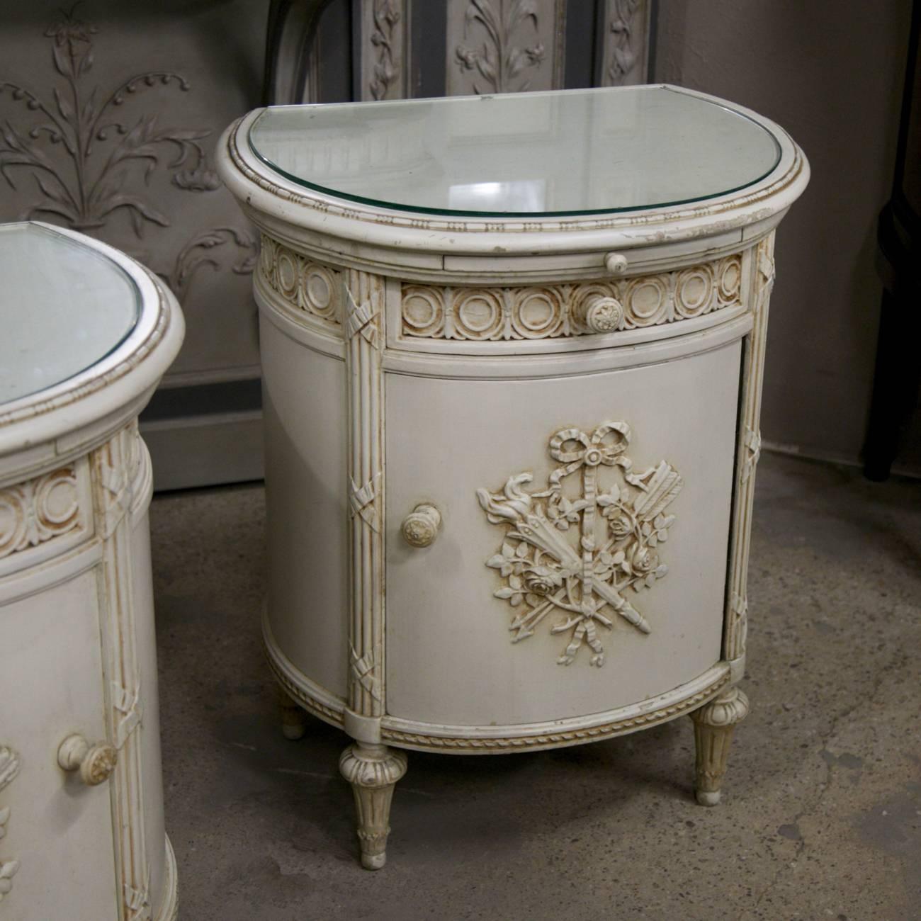 Neoclassical Pair of French Round Painted Louis XVI Nightstands