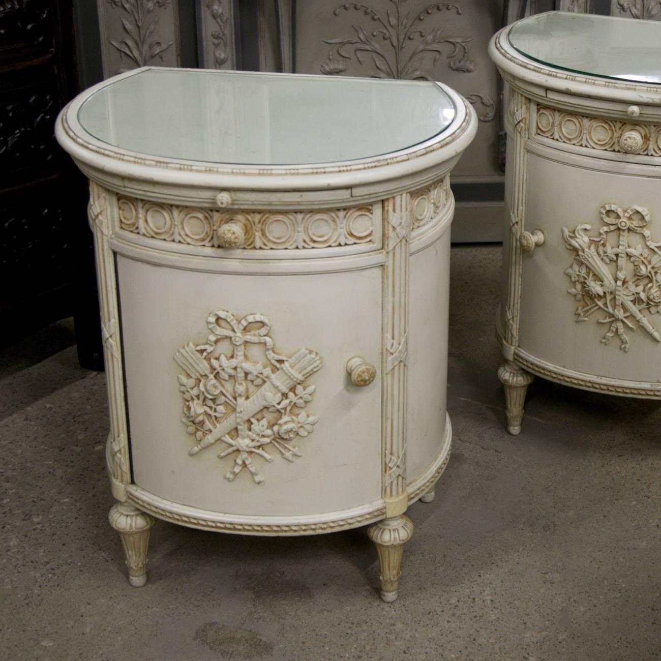 Pair of French Round Painted Louis XVI Nightstands 4