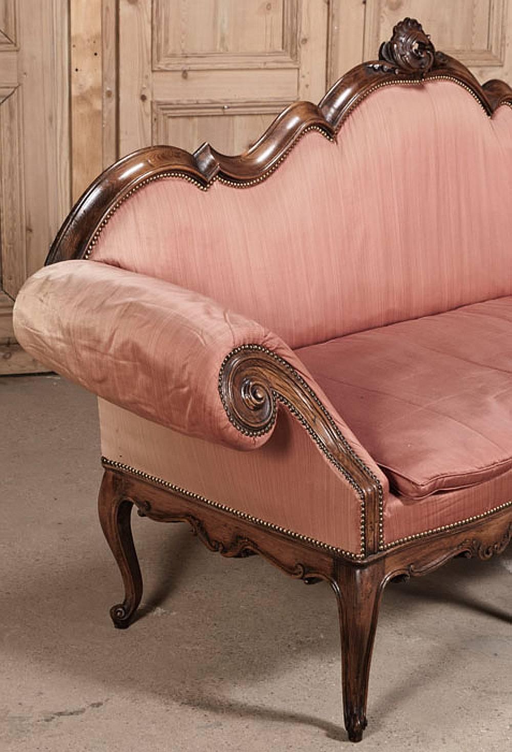 19th Century Antique Italian Baroque Walnut Sofa In Excellent Condition In Dallas, TX