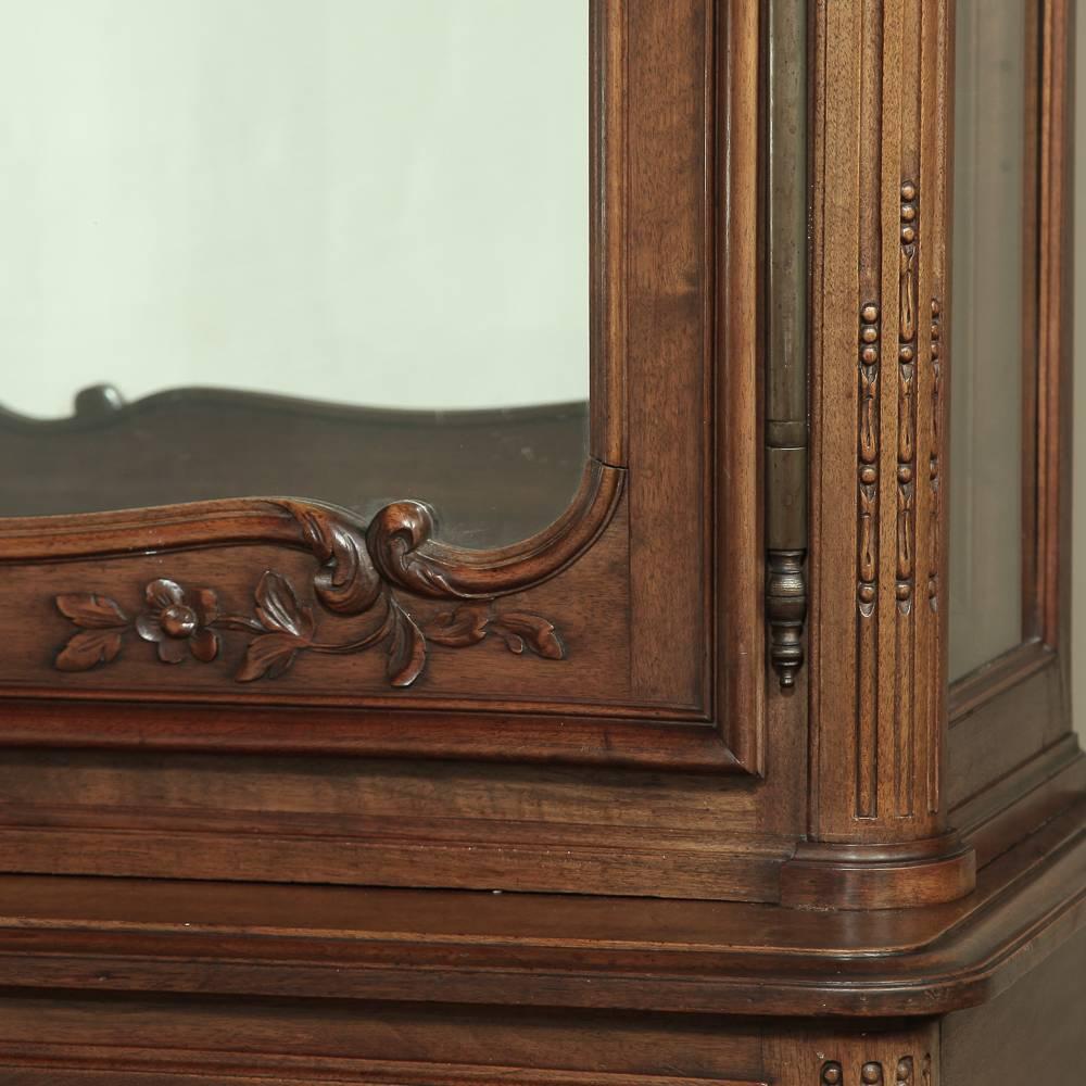 19th Century Country French Neoclassical Walnut Vitrine 1