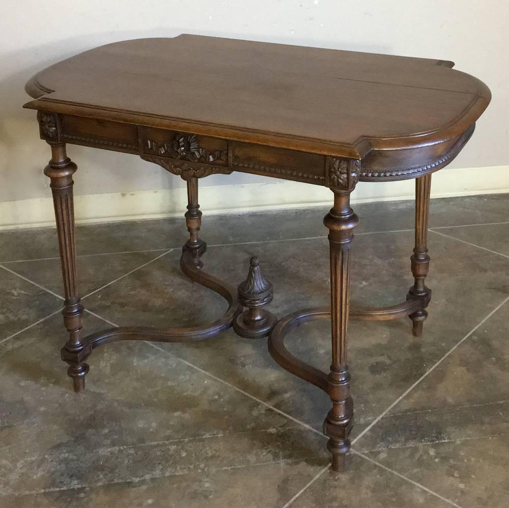 19th Century Louis XVI Hand-Carved French Walnut Neoclassical End Table In Excellent Condition In Dallas, TX