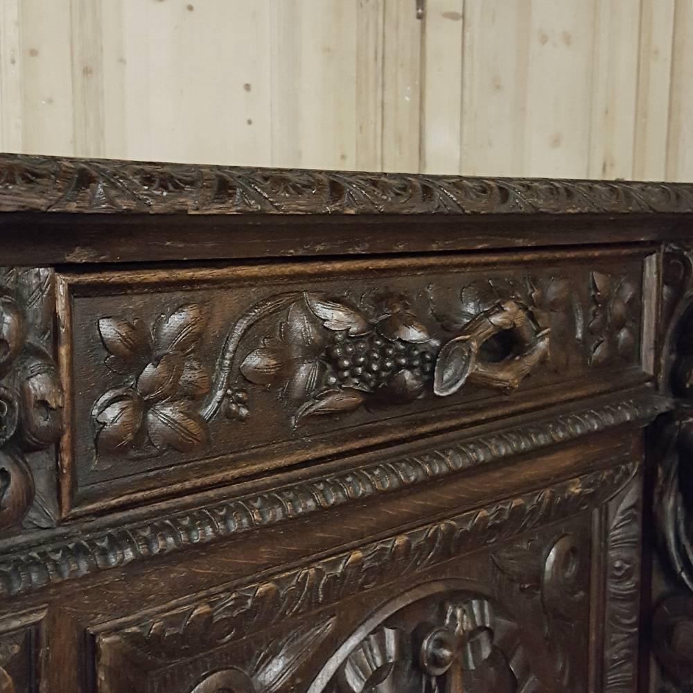 19th Century French Renaissance Hand-Carved Solid Oak Hunt Buffet, circa 1850s 2