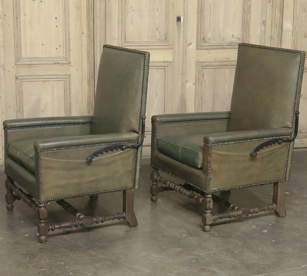 Hand-Crafted Pair of Mid-Century Modern Leather Reclining Armchairs with Turned Oak Legs