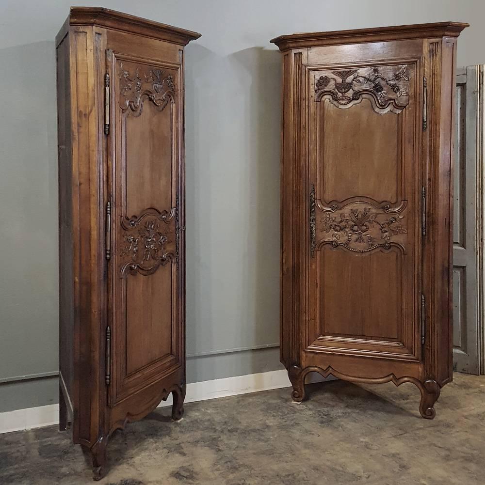 Pair of 18th Century Country French Normandie Corner Bonnetieres In Excellent Condition In Dallas, TX