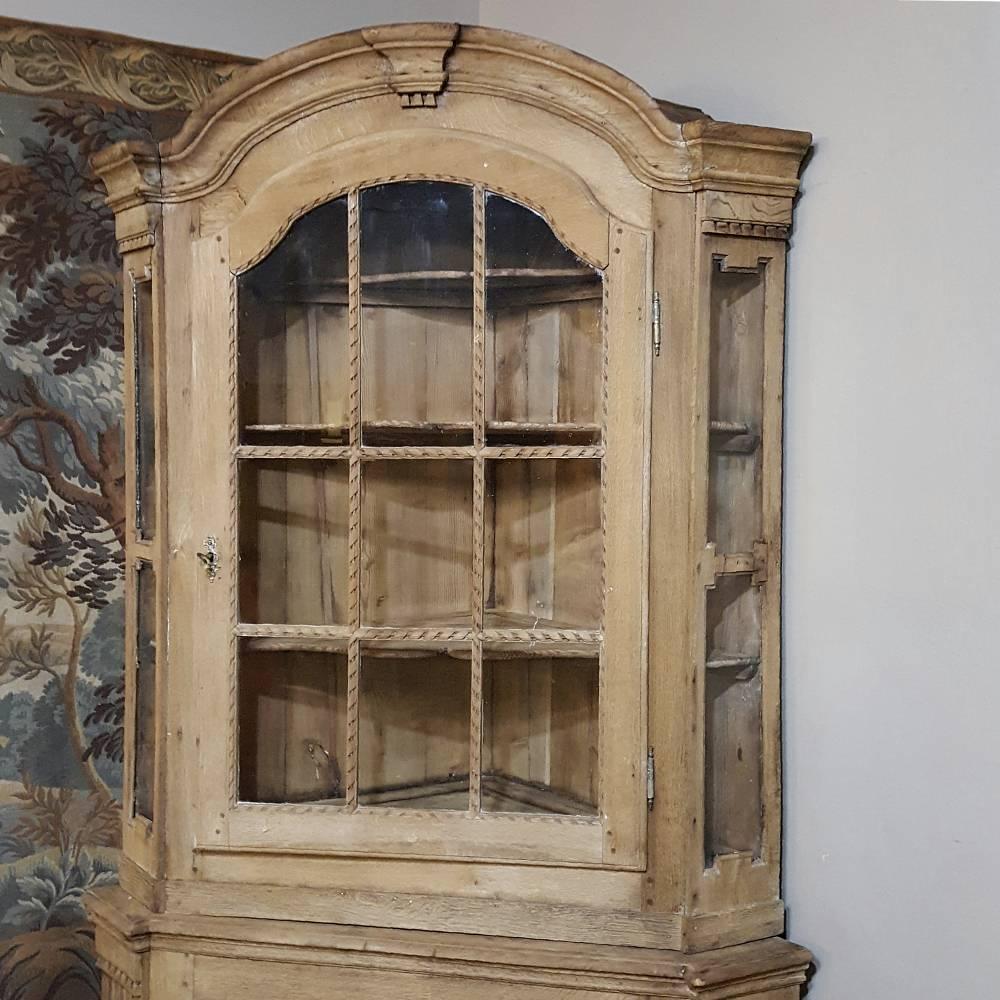 19th Century Country French Neoclassical Corner Bookcase ~ Vitrine, circa 1850s In Excellent Condition In Dallas, TX