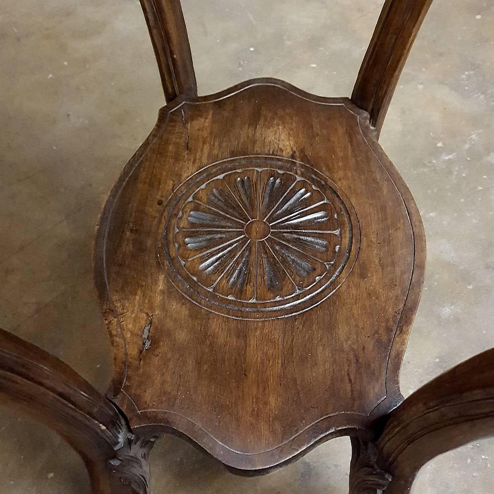 Antique Hand-Carved Italian Walnut Baroque Tea Serving Table with Serving Tray In Good Condition In Dallas, TX