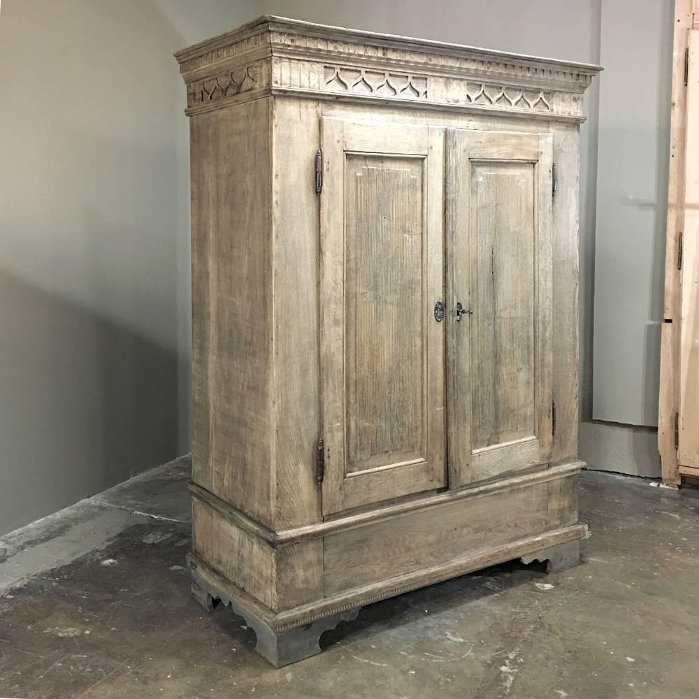 Swedish Armoire Stripped Oak Hand Carved Neoclassical, Circa 1820 In Excellent Condition In Dallas, TX