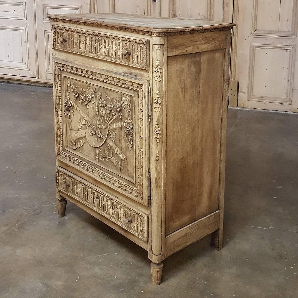 Country French Louis XVI Hand Carved Stripped Oak Confiturier, Circa 1830s In Excellent Condition In Dallas, TX