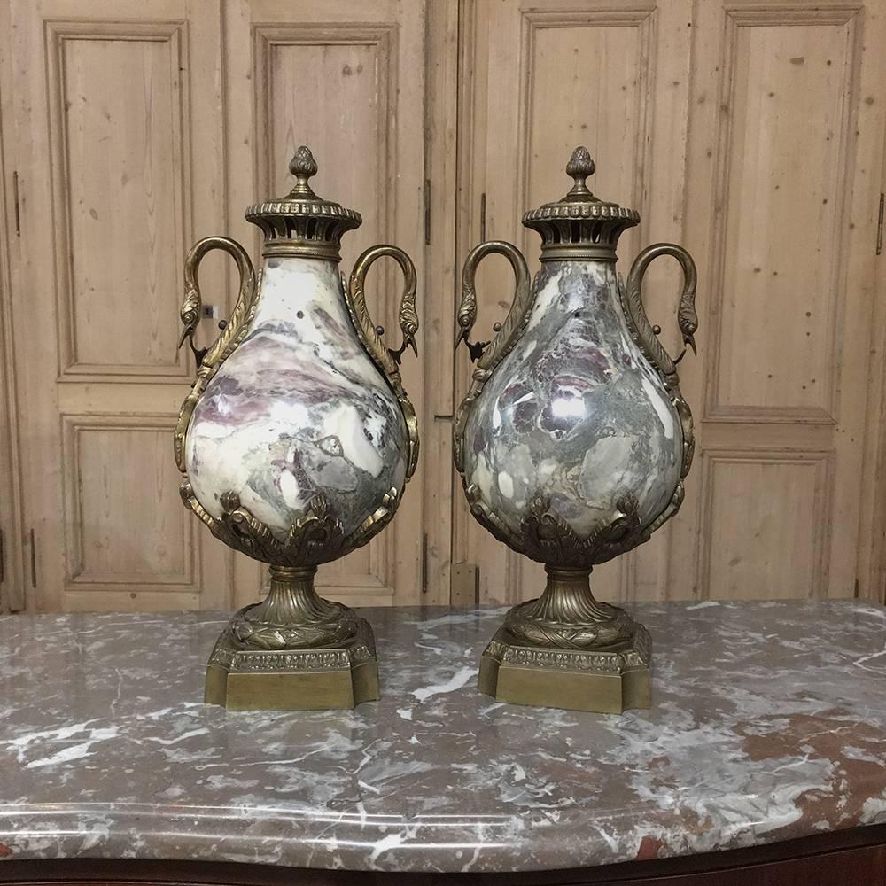 Pair of 19th Century Belle Epoque Marble and Bronze Mantel Urns In Excellent Condition In Dallas, TX