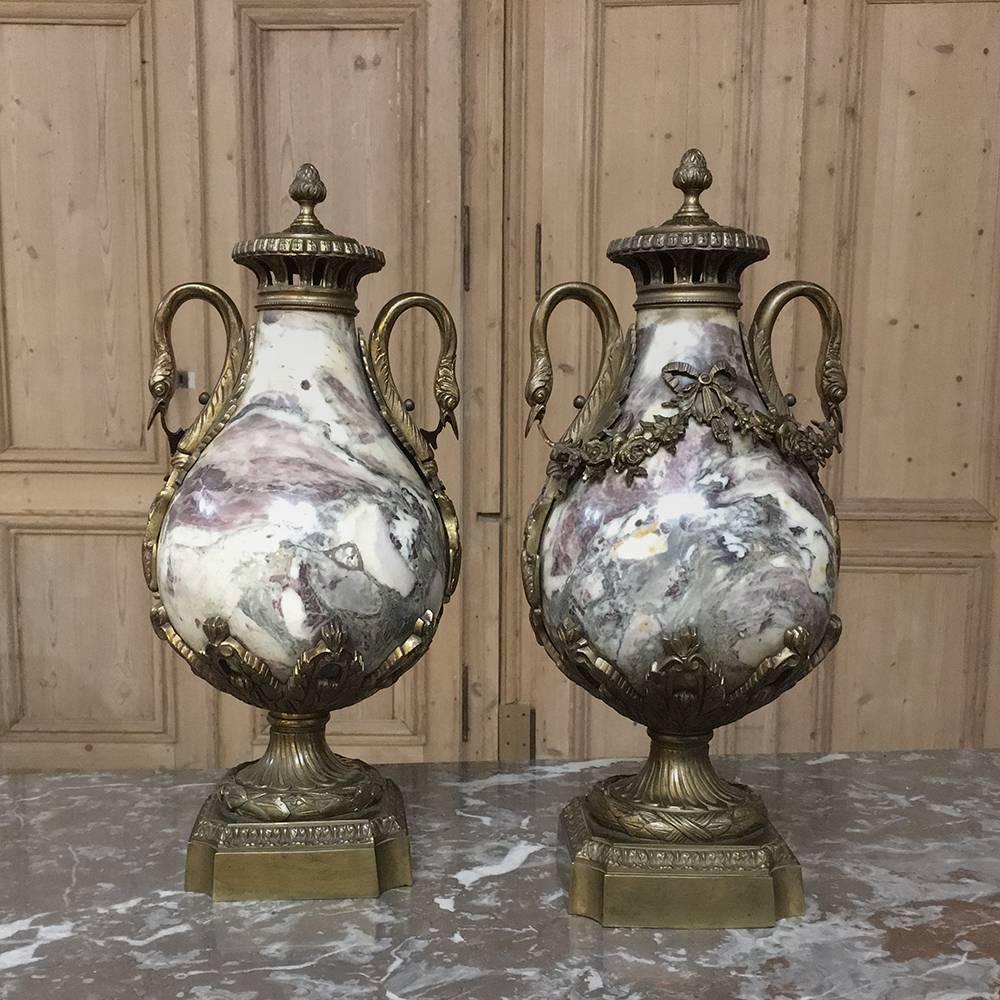 Belle Époque Pair of 19th Century Belle Epoque Marble and Bronze Mantel Urns