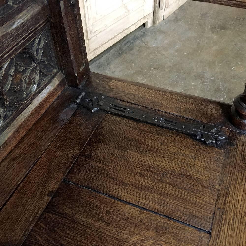 19th Century French Gothic Hand-Carved Oak Hall Bench In Excellent Condition In Dallas, TX