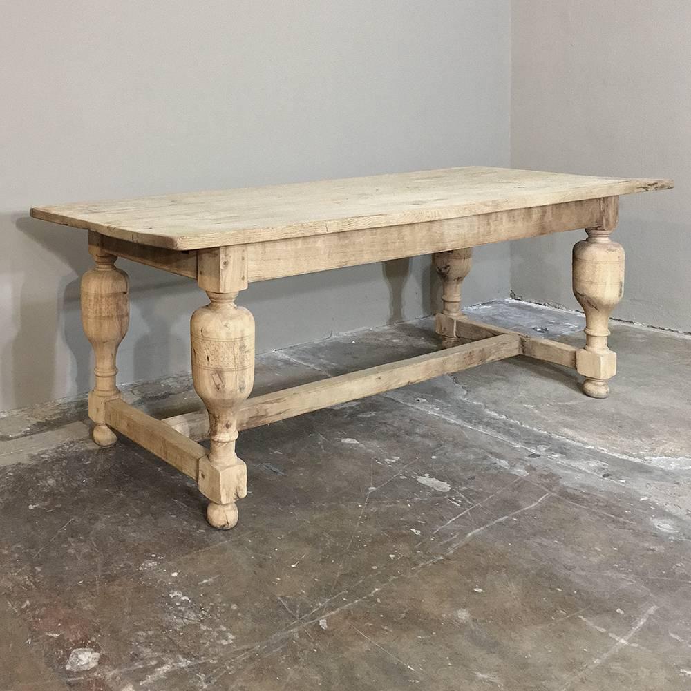 This 19th century rustic stripped oak dining table is perfectly suitable as a conference table or even an executive desk and having been constructed from solid timbers of old-growth quarter-sawn oak, will last for generation after generation!
circa