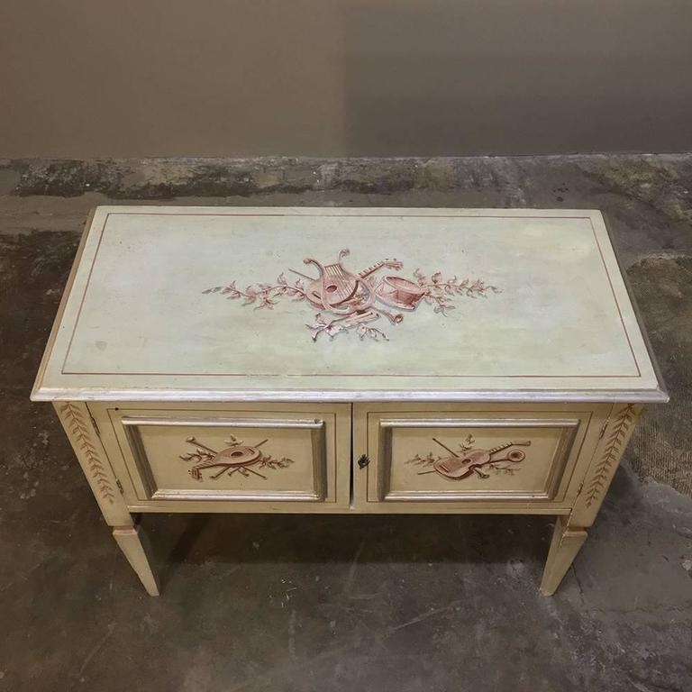 Antique Italian Neoclassical Hand-Painted Buffet/Cabinet For Sale 4