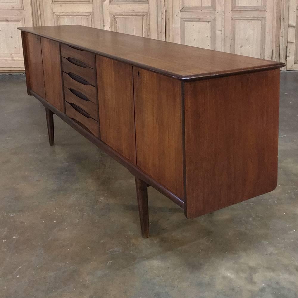 Mid-Century Modern mahogany low buffet is ideal for today's contemporary decors, and is excellent for placing under a large flat panel TV! The clean, tailored lines include graceful cutouts for the five drawers at the center, all flanked by double