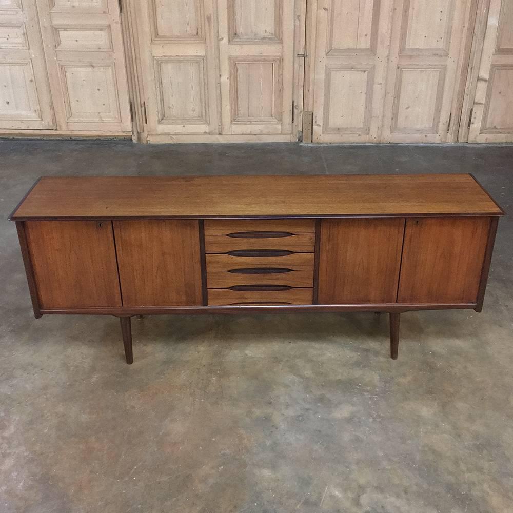 Mid-Century Modern Mahogany Low Buffet In Excellent Condition In Dallas, TX