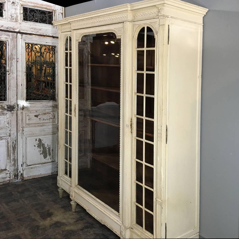 19th Century, French, Louis XVI Painted Triple Bookcase, Display Armoire In Good Condition In Dallas, TX