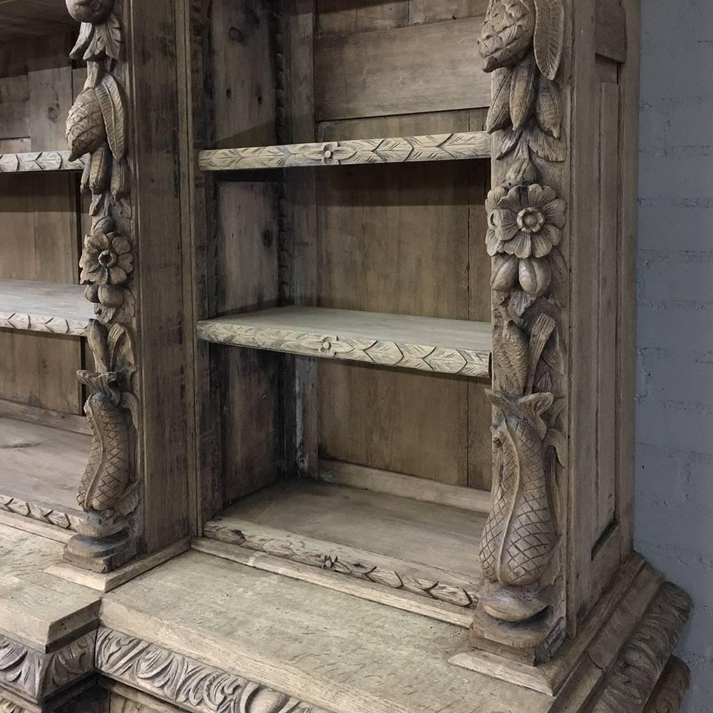 19th Century Stripped Oak English Renaissance Open Bookcase In Good Condition In Dallas, TX